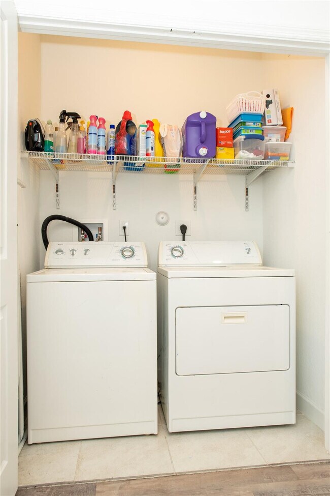 Building Photo - 1147 SW 7th Ave