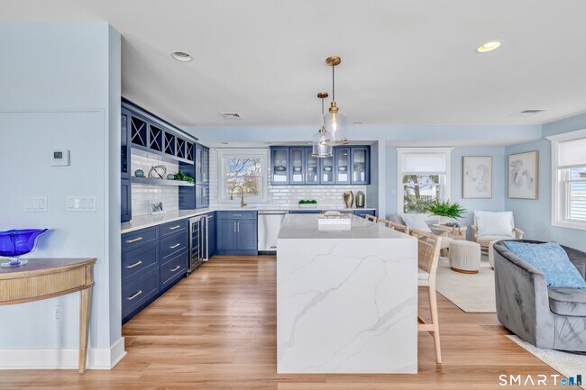 Building Photo - 9 Stowe Ave