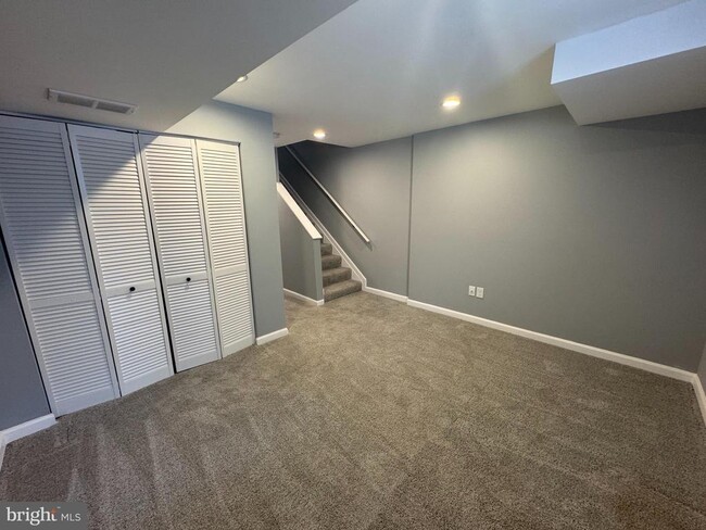 Building Photo - 2731 Mura St