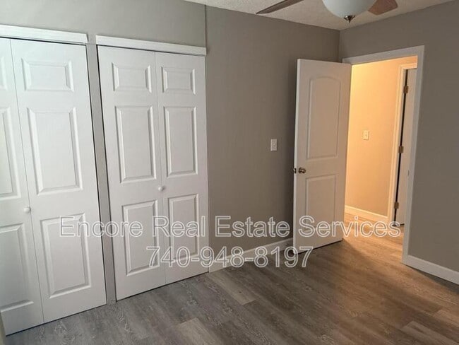 Building Photo - 285 Parkview Dr