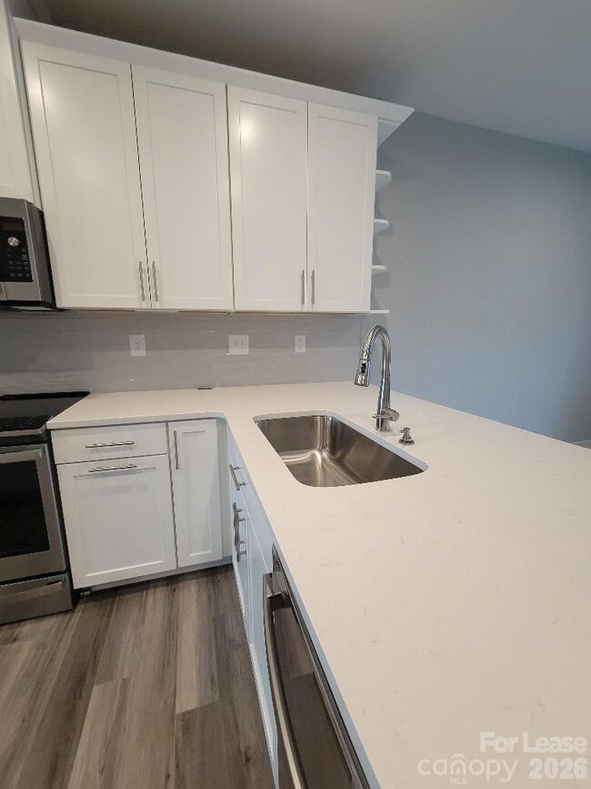 Building Photo - 3633 S Tryon St