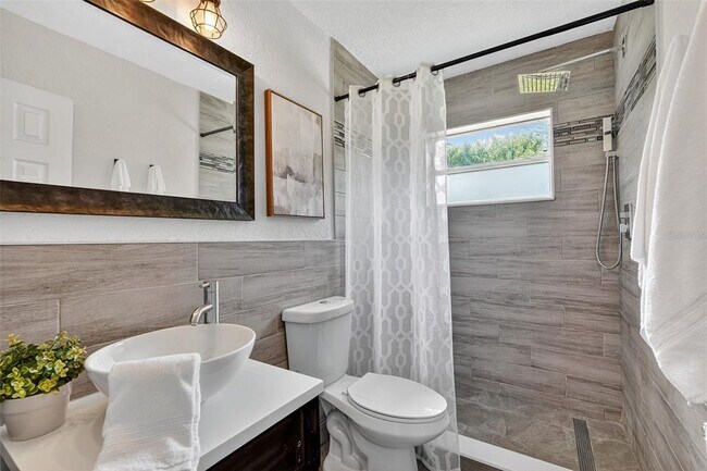 Building Photo - 11119 Temple Ave