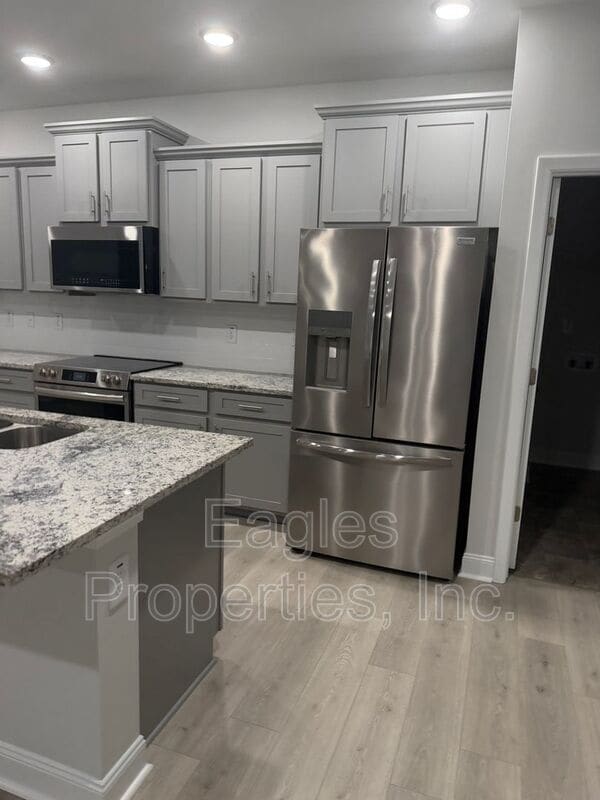 Building Photo - 208 Bay Hill Dr