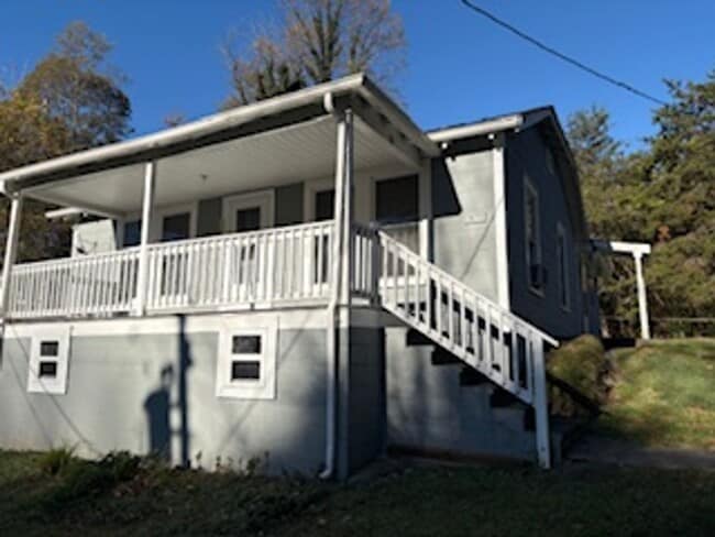 Primary Photo - Charming 3-Bedroom Home with Spacious Yard...