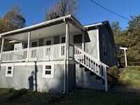 Building Photo - Charming 3-Bedroom Home with Spacious Yard...