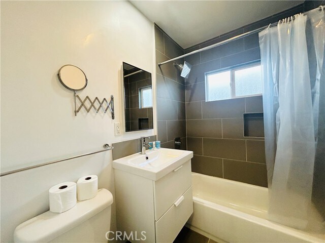 Building Photo - 11422 Iowa Ave