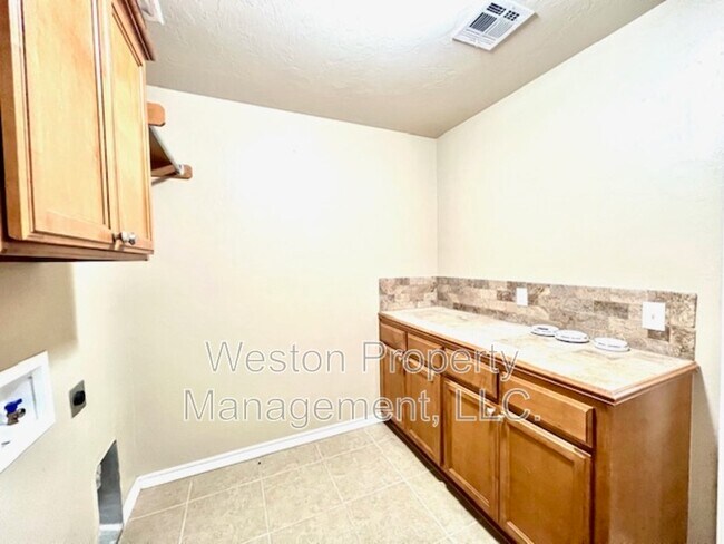 Building Photo - 11600 SW 10th St