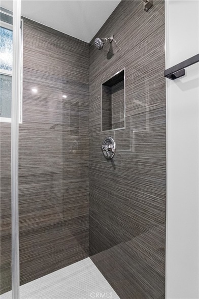 Building Photo - 274 Cliff Dr