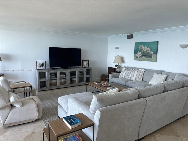 Building Photo - 881 Ocean Dr