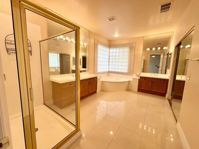 Building Photo - Rhodes Ranch-5 brs 4 bathrooms 3-cars gara...