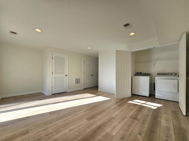 Building Photo - 15334 Elizabeth Burbage Loop