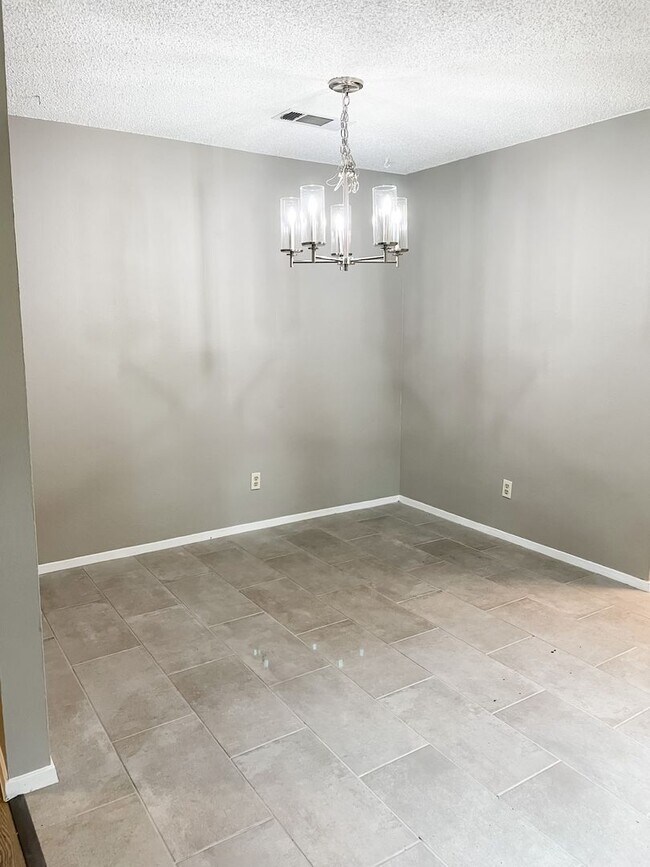 Building Photo - Pet Friendly 3/2 on Shady Fenced Lot w/ Fi...