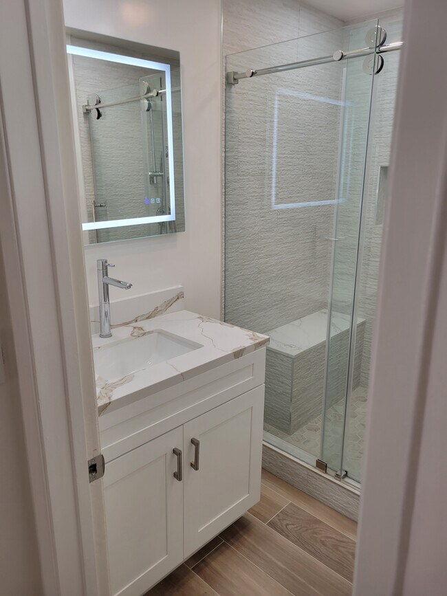 Building Photo - 1440 Veteran Ave