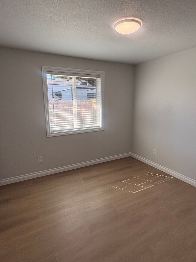 Building Photo - HALF MONTH FREE OF RENT Beautifully Remode...