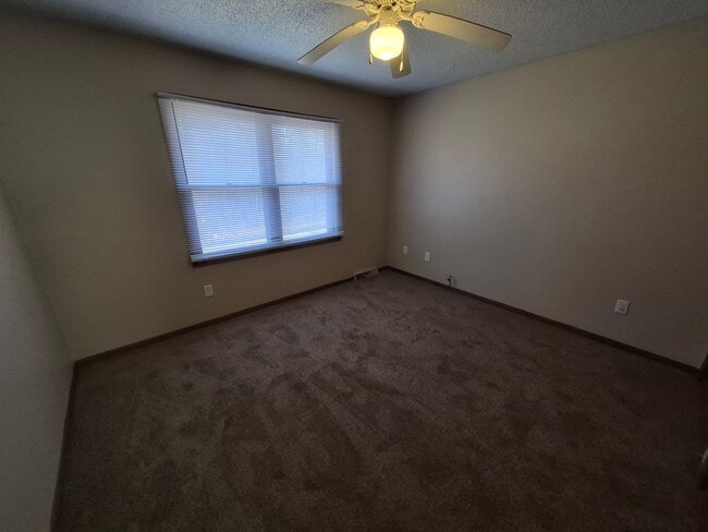 Building Photo - 1761-1763 E Lacona Avenue