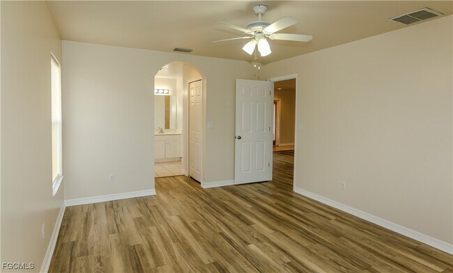 Building Photo - 710 SW 21st Terrace