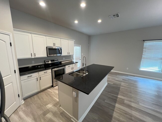 Building Photo - Charming 4 Bedroom, 2 bath Home in Gonzale...