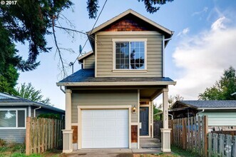 Building Photo - ***North Portland 3 bed 2.5 Single Family ...