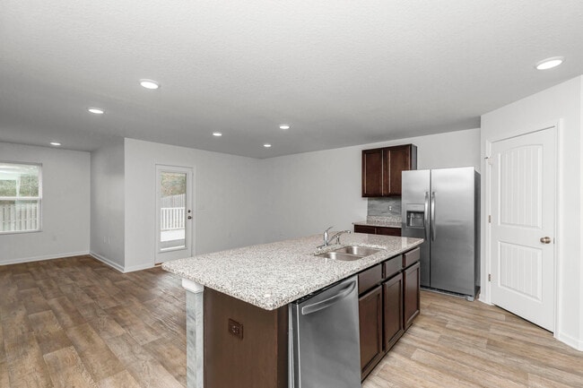 Building Photo - 1009 Limpkin St