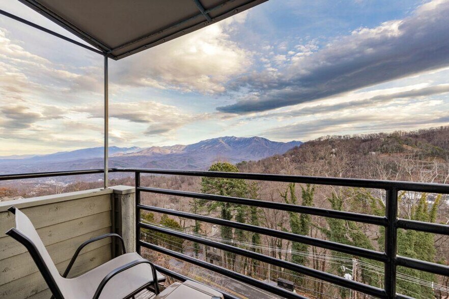 Building Photo - 1260 Ski View Dr