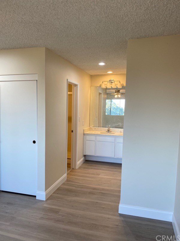 Building Photo - 522 W Sierra Madre Blvd