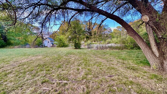 Building Photo - 11020 E Belaire