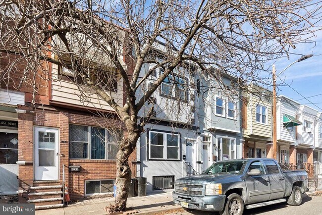 Building Photo - 2242 S Bonsall St