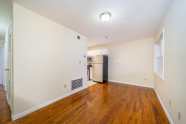 Building Photo - 524 4th St