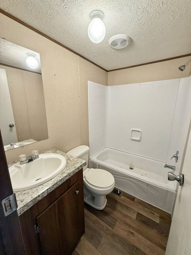 Building Photo - 2 Bedroom 2 Bathroom Mobile Home