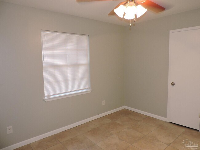 Building Photo - 5094 Yacht Harbor Cir