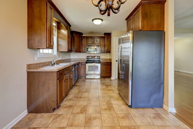 Building Photo - 2924 Brewster Drive