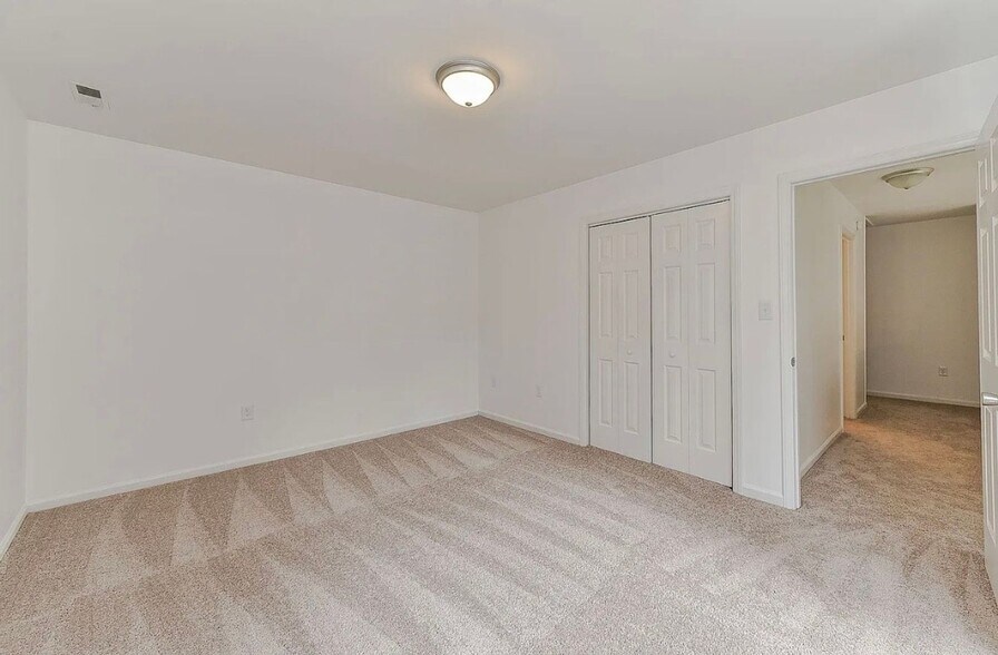 Building Photo - 5610 Vandora Dr