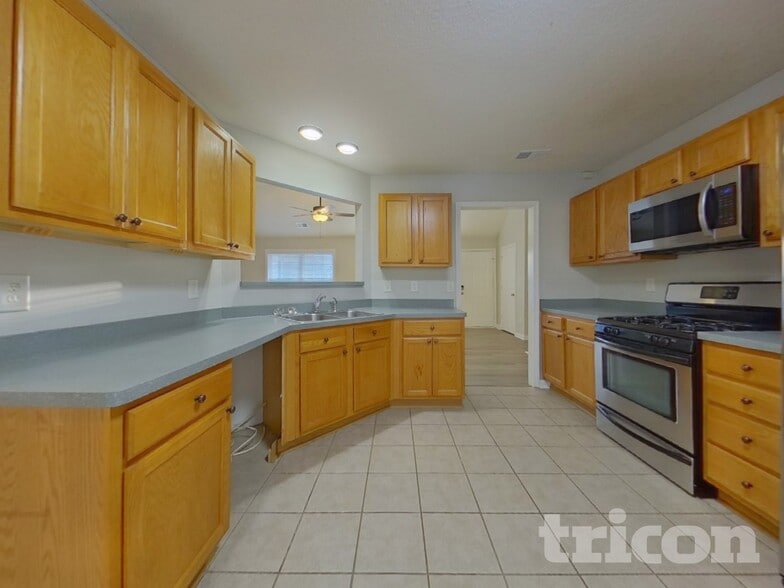 Building Photo - 15 Stable Ln