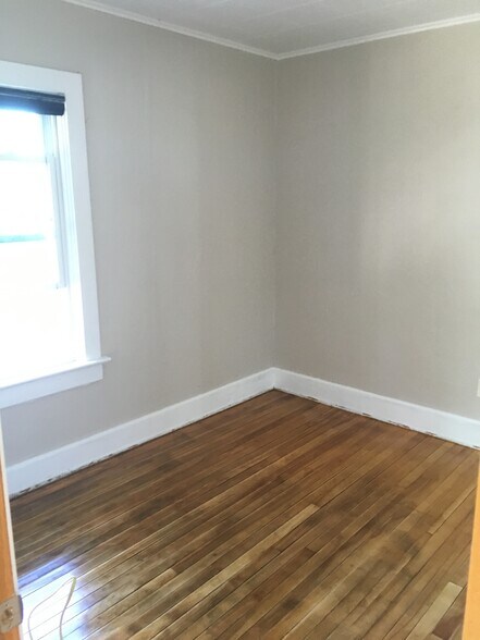 Building Photo - 452 E Holum St