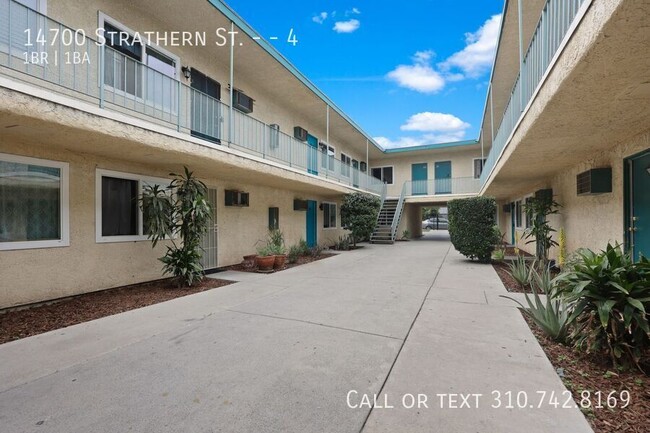 Building Photo - 14700 Strathern St