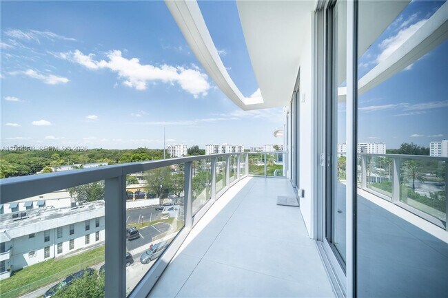Building Photo - 13800 Highland Dr