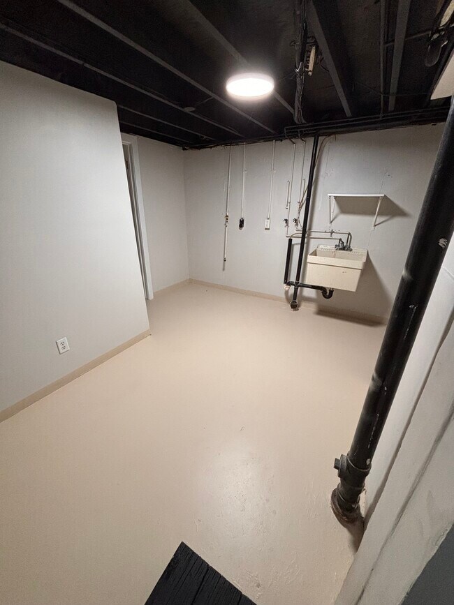 Building Photo - 1101 Salem St