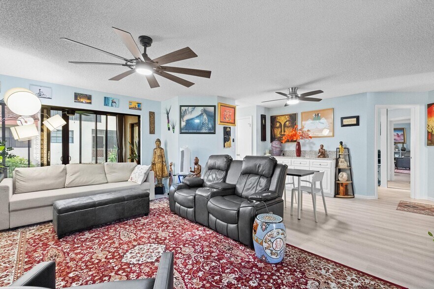 Living Area - 3351 Emerald Oaks Dr