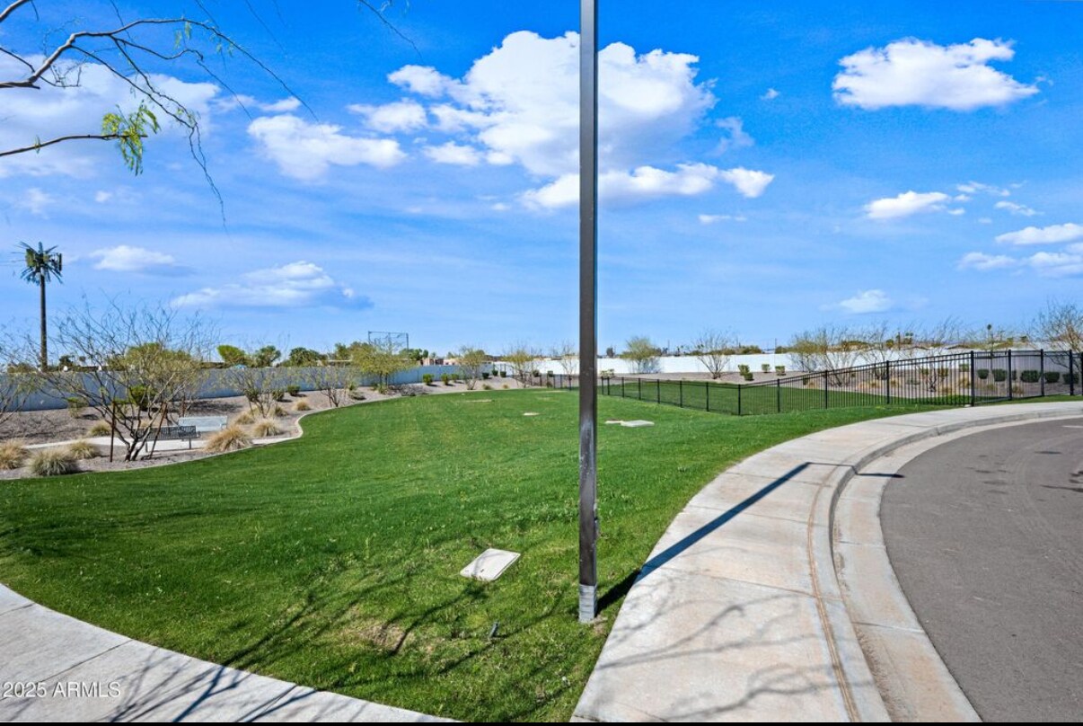 Building Photo - 2340 E Marguerite Ave