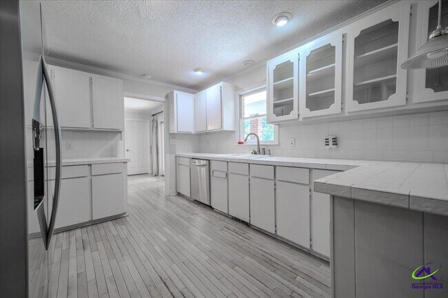 Building Photo - 413 Granada Terrace