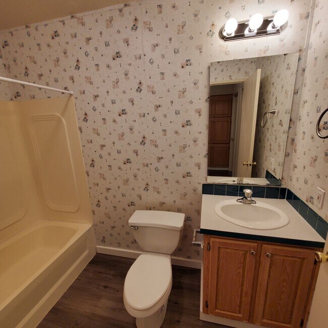 Building Photo - ***Limited Time Summer Rent Special!*** 5 bedroom : 3 bath Home with a Garage in Tangent