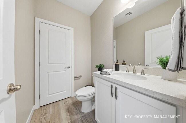 Building Photo - 5 Lilla Rosa St