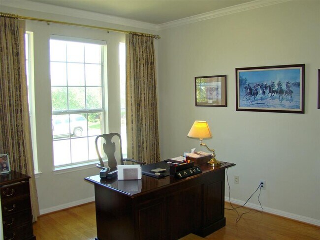 Building Photo - 10700 Pointe View Dr