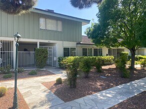 Building Photo - Townhome featuring a vintage floor plan