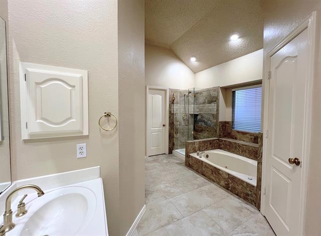 Building Photo - 705 Pine Lakes Dr