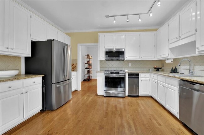 Building Photo - 7155 Roswell Rd