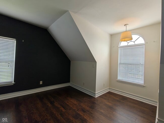 Building Photo - 802 Fern Dr