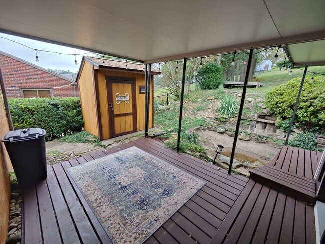 Building Photo - *Updated & Charming 2BD/2BA Single Family ...