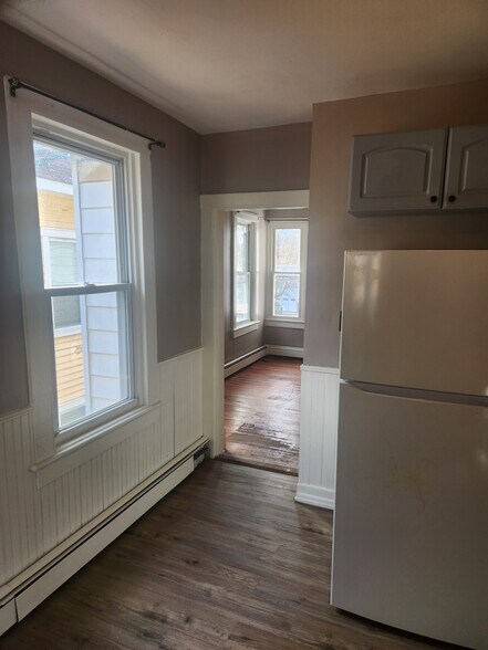 Building Photo - 11 Fairview Ave