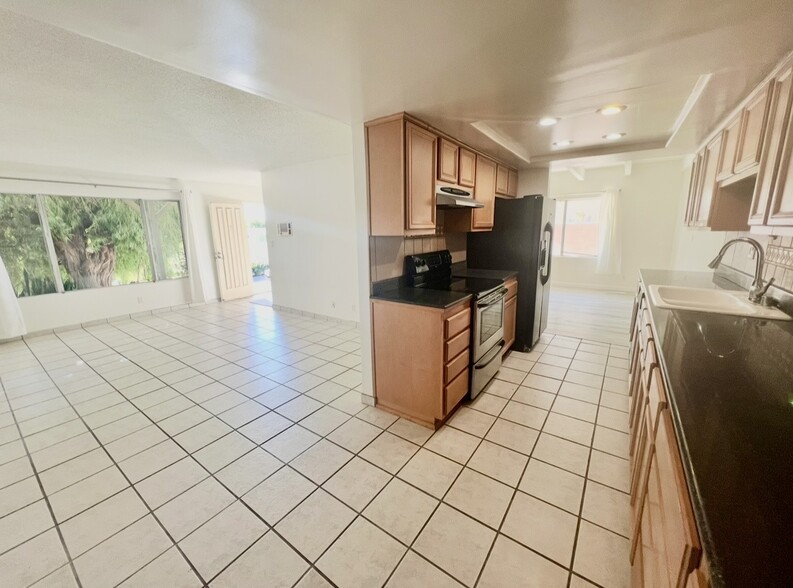 Building Photo - 2113 Clark Ln